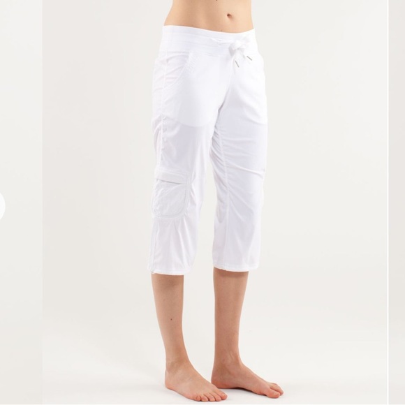 🌸Spring Sale 50% Off🌸 Lululemon Yoga Camp Crop - Picture 3 of 15